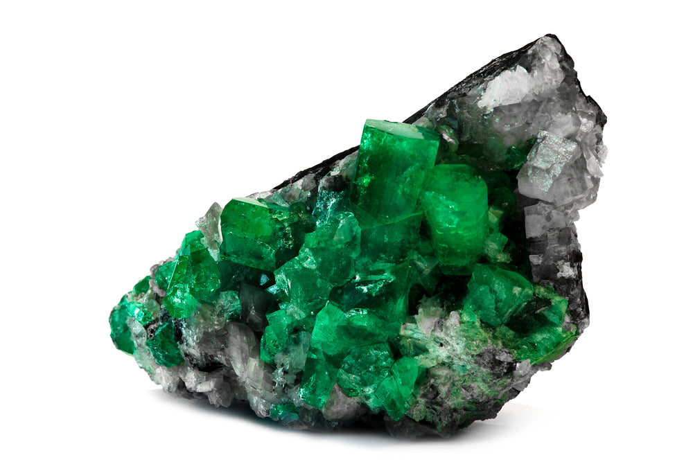 How to differentiate between real and fake emeralds?